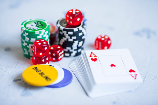 探索问鼎娱乐棋牌注册：线上赌场的全新体验